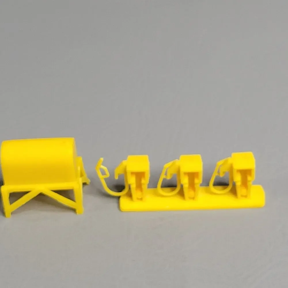 1950’s Mini Marx Service Station Gas Oil/Batteries/Tire Repair/Gas Pump/Figures